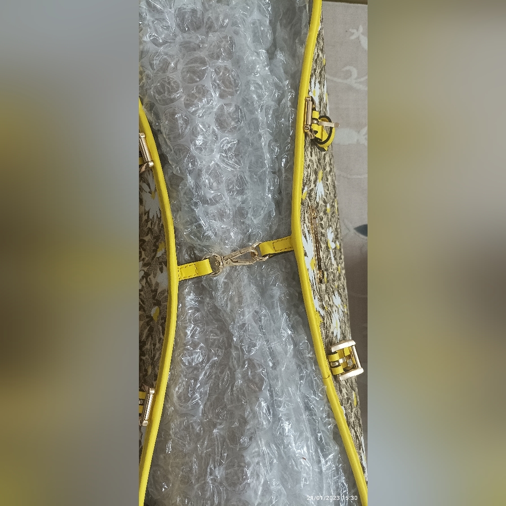 Combo: Authentic Michael Kors Jet Set Travel Signature Carryall Tote and Wallet - Picture 9 of 16